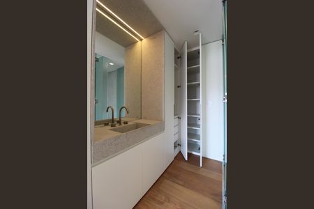 Banheiro da Suíte de kitnet/studio para alugar com 1 quarto, 53m² em Vila Olímpia, São Paulo