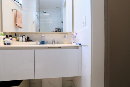 Apartamento para alugar com 96m², 2 quartos e 2 vagas Apartamento para alugar com 96m², 2 quartos e 2 vagasBanheiro da Suíte