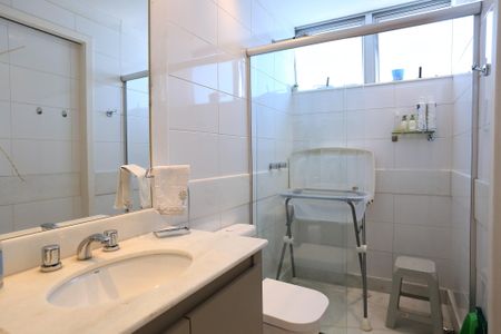 Apartamento para alugar com 96m², 2 quartos e 2 vagas Apartamento para alugar com 96m², 2 quartos e 2 vagasBanheiro