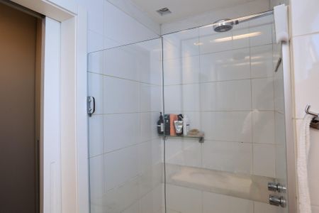 Apartamento para alugar com 96m², 2 quartos e 2 vagas Apartamento para alugar com 96m², 2 quartos e 2 vagasBanheiro da Suíte