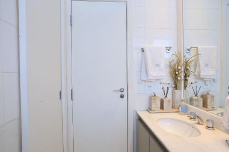 Apartamento para alugar com 96m², 2 quartos e 2 vagas Apartamento para alugar com 96m², 2 quartos e 2 vagasBanheiro