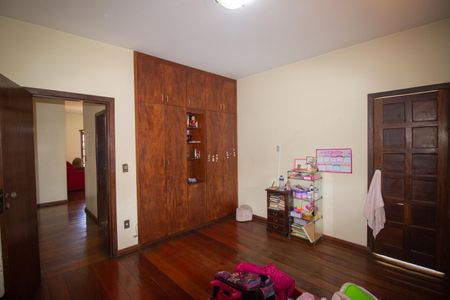 Casa para alugar com 400m², 6 quartos e 2 vagas Casa para alugar com 400m², 6 quartos e 2 vagasQuarto 4