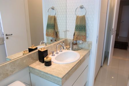 Apartamento para alugar com 264m², 4 quartos e 3 vagasBanheiro da Suíte 1