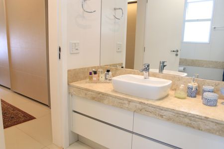 Apartamento para alugar com 264m², 4 quartos e 3 vagasBanheiro da Suíte 4