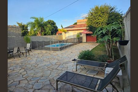 Casa à venda com 148m², 3 quartos e 3 vagasPátio