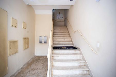 Apartamento para alugar com 63m², 2 quartos e 1 vagaEscada