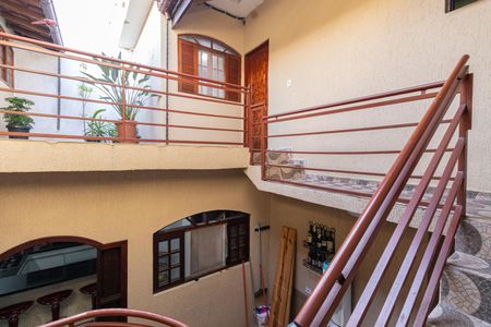 Casa para alugar com 364m², 4 quartos e 2 vagasEscada