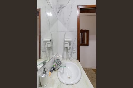 Casa para alugar com 364m², 4 quartos e 2 vagasBanheiro Social