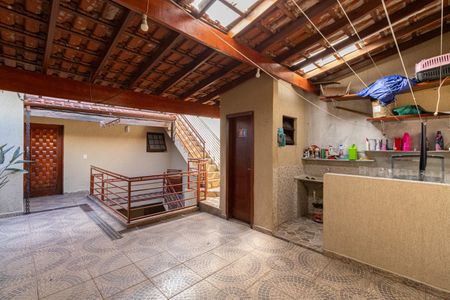 Casa para alugar com 364m², 4 quartos e 2 vagasQuintal