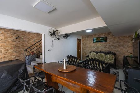 Casa à venda com 213m², 3 quartos e 2 vagas Casa à venda com 213m², 3 quartos e 2 vagasÁrea gourmet