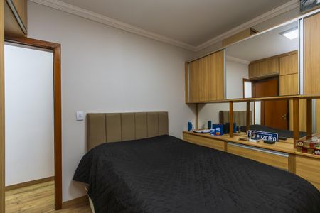 Casa à venda com 213m², 3 quartos e 2 vagas Casa à venda com 213m², 3 quartos e 2 vagasQuarto 2