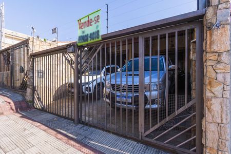 Casa à venda com 213m², 3 quartos e 2 vagas Casa à venda com 213m², 3 quartos e 2 vagasFachada