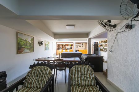 Casa à venda com 213m², 3 quartos e 2 vagas Casa à venda com 213m², 3 quartos e 2 vagasÁrea gourmet