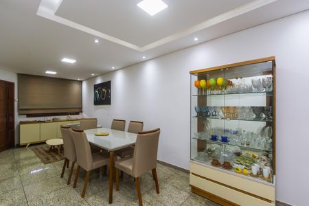 Casa à venda com 213m², 3 quartos e 2 vagas Casa à venda com 213m², 3 quartos e 2 vagasSala