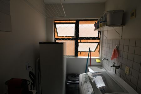 Apartamento à venda com 77m², 2 quartos e 1 vagaÁrea de Serviço