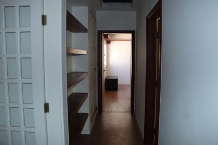 Casa de condomínio para alugar com 456m², 5 quartos e 8 vagasCorredor