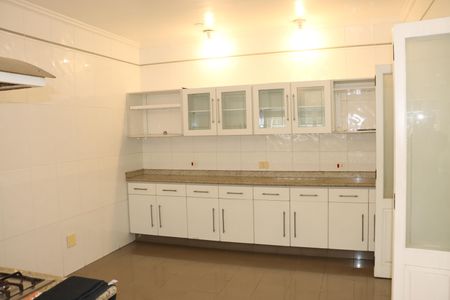 Casa de condomínio para alugar com 456m², 5 quartos e 8 vagasCozinha