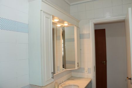 Casa de condomínio para alugar com 456m², 5 quartos e 8 vagasBanheiro da Suíte 2