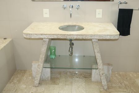 Casa de condomínio para alugar com 456m², 5 quartos e 8 vagasBanheiro da Suíte 3