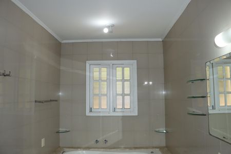 Casa de condomínio para alugar com 456m², 5 quartos e 8 vagasBanheiro da Suíte 3