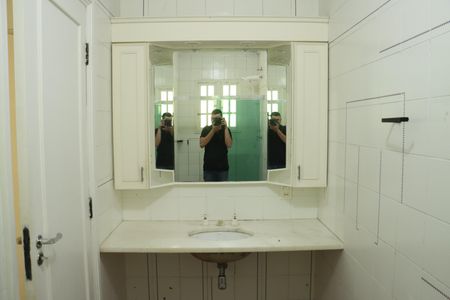 Casa de condomínio para alugar com 456m², 5 quartos e 8 vagasBanheiro da Suíte 1