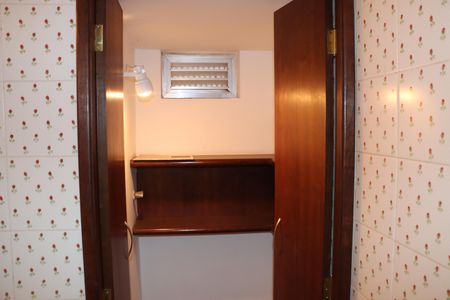 Casa de condomínio para alugar com 456m², 5 quartos e 8 vagasLavabo