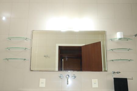 Casa de condomínio para alugar com 456m², 5 quartos e 8 vagasBanheiro da Suíte 3