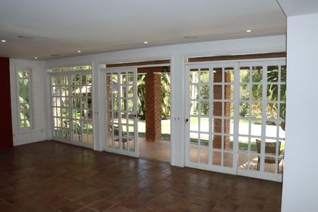 Casa de condomínio para alugar com 456m², 5 quartos e 8 vagasSala