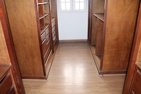 Casa de condomínio para alugar com 456m², 5 quartos e 8 vagasCloset da Suíte 3