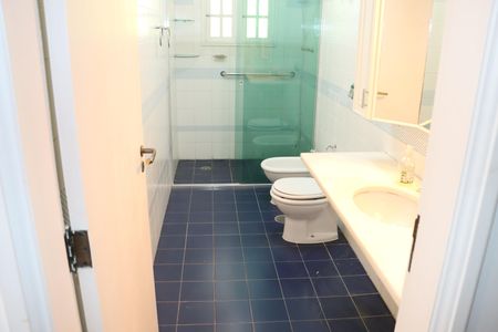 Casa de condomínio para alugar com 456m², 5 quartos e 8 vagasBanheiro da Suíte 2