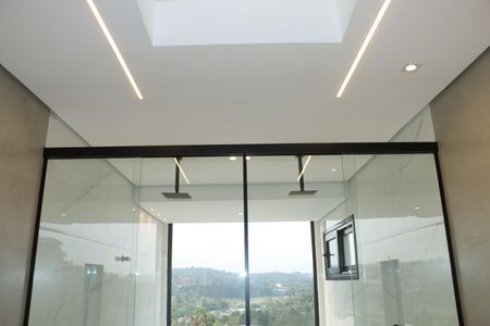 Casa de condomínio para alugar com 484m², 4 quartos e 3 vagasBanheiro da Suíte 1