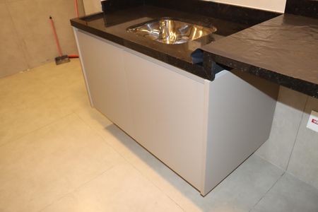 Casa de condomínio para alugar com 484m², 4 quartos e 3 vagasCozinha 2