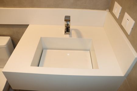 Casa de condomínio para alugar com 484m², 4 quartos e 3 vagasBanheiro da Suíte 3