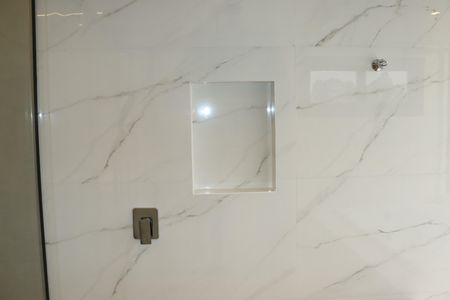 Casa de condomínio para alugar com 484m², 4 quartos e 3 vagasBanheiro da Suíte 1