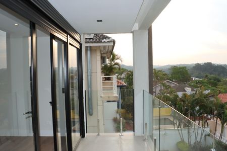 Casa de condomínio para alugar com 484m², 4 quartos e 3 vagasVaranda da Suíte 1