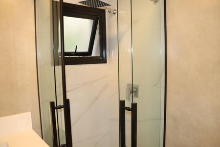 Casa de condomínio para alugar com 484m², 4 quartos e 3 vagasBanheiro da Suíte 4