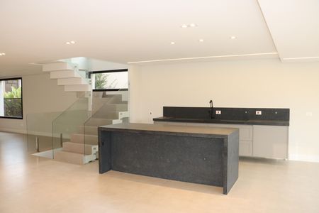 Casa de condomínio para alugar com 484m², 4 quartos e 3 vagasSala 1