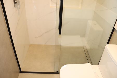 Casa de condomínio para alugar com 484m², 4 quartos e 3 vagasBanheiro da Suíte 3