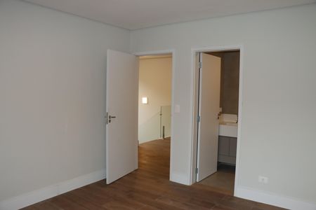 Casa de condomínio para alugar com 484m², 4 quartos e 3 vagasSuíte 2