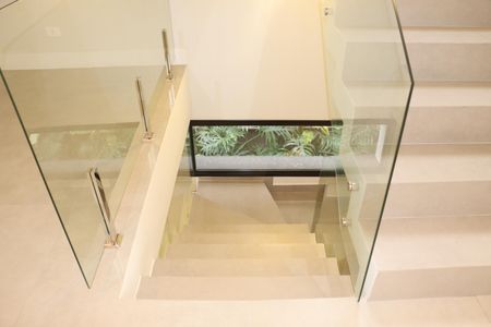 Casa de condomínio para alugar com 484m², 4 quartos e 3 vagasEscada