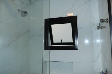 Casa de condomínio para alugar com 484m², 4 quartos e 3 vagasBanheiro da Suíte 2