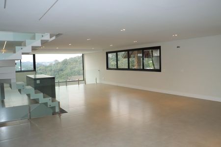 Casa de condomínio para alugar com 484m², 4 quartos e 3 vagasSala 1