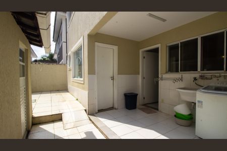 Casa de condomínio à venda com 250m², 4 quartos e 1 vagaÁrea de Serviço