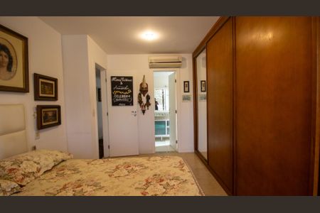 Casa de condomínio à venda com 250m², 4 quartos e 1 vagaSuíte 2