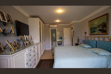 Casa de condomínio à venda com 250m², 4 quartos e 1 vagaSuíte 1