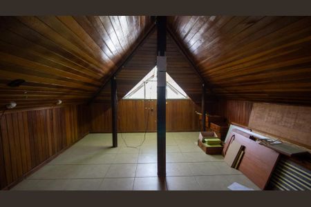 Casa de condomínio à venda com 250m², 4 quartos e 1 vagaÁrea do Sotão