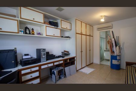 Casa de condomínio à venda com 250m², 4 quartos e 1 vagaSuíte 3