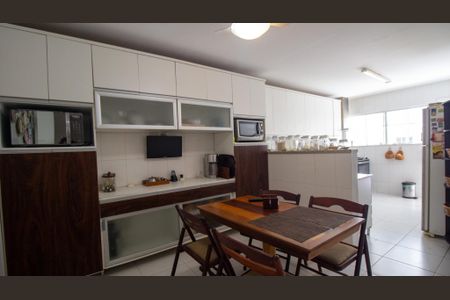 Casa de condomínio à venda com 250m², 4 quartos e 1 vagaCozinha