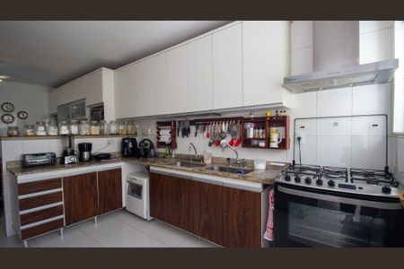 Casa de condomínio à venda com 250m², 4 quartos e 1 vagaCozinha