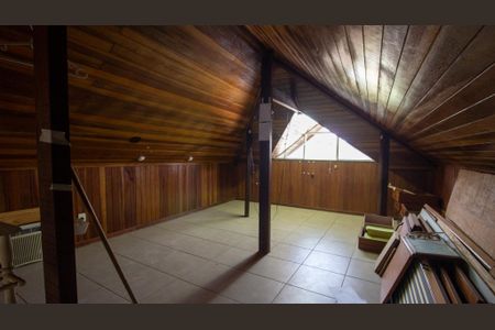 Casa de condomínio à venda com 250m², 4 quartos e 1 vagaÁrea do Sotão